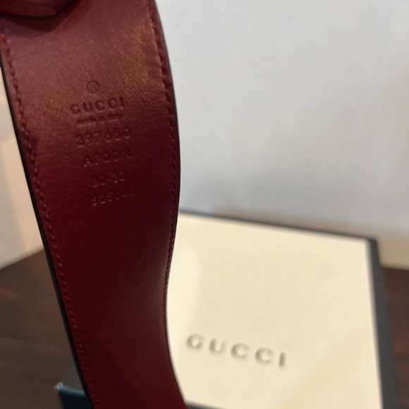 GUCCI Men's Deep Red Leather Belt with Silver GG Buckle - Picture 3 of 3